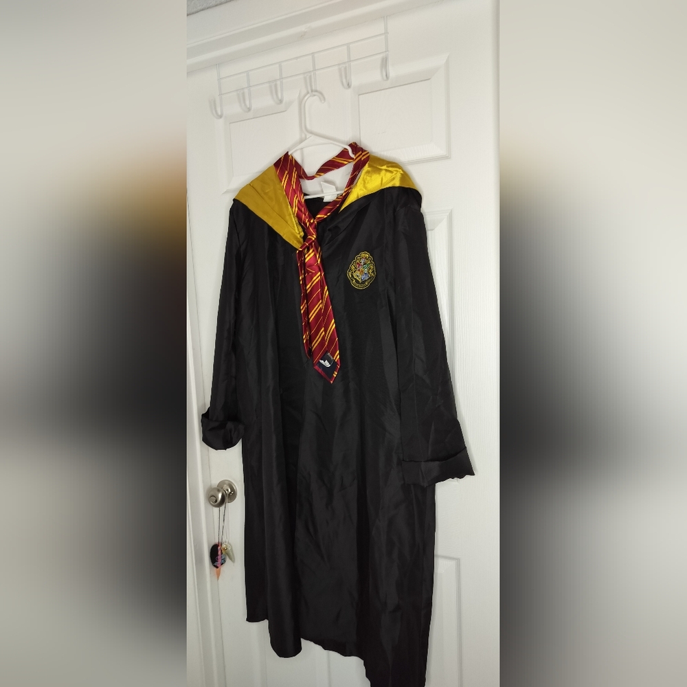 SOLD MER Harry Potter Adult Hogwarts Halloween Costume Robe - Picture 6 of 7